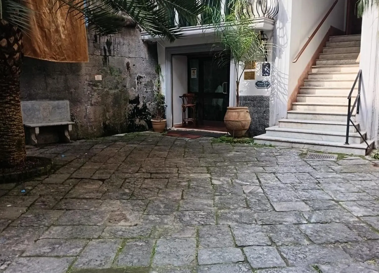 Residence E Appartamenti Rosaroll Naples Guest house